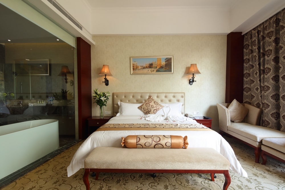 BUSINESS, DELUXE, KING BED