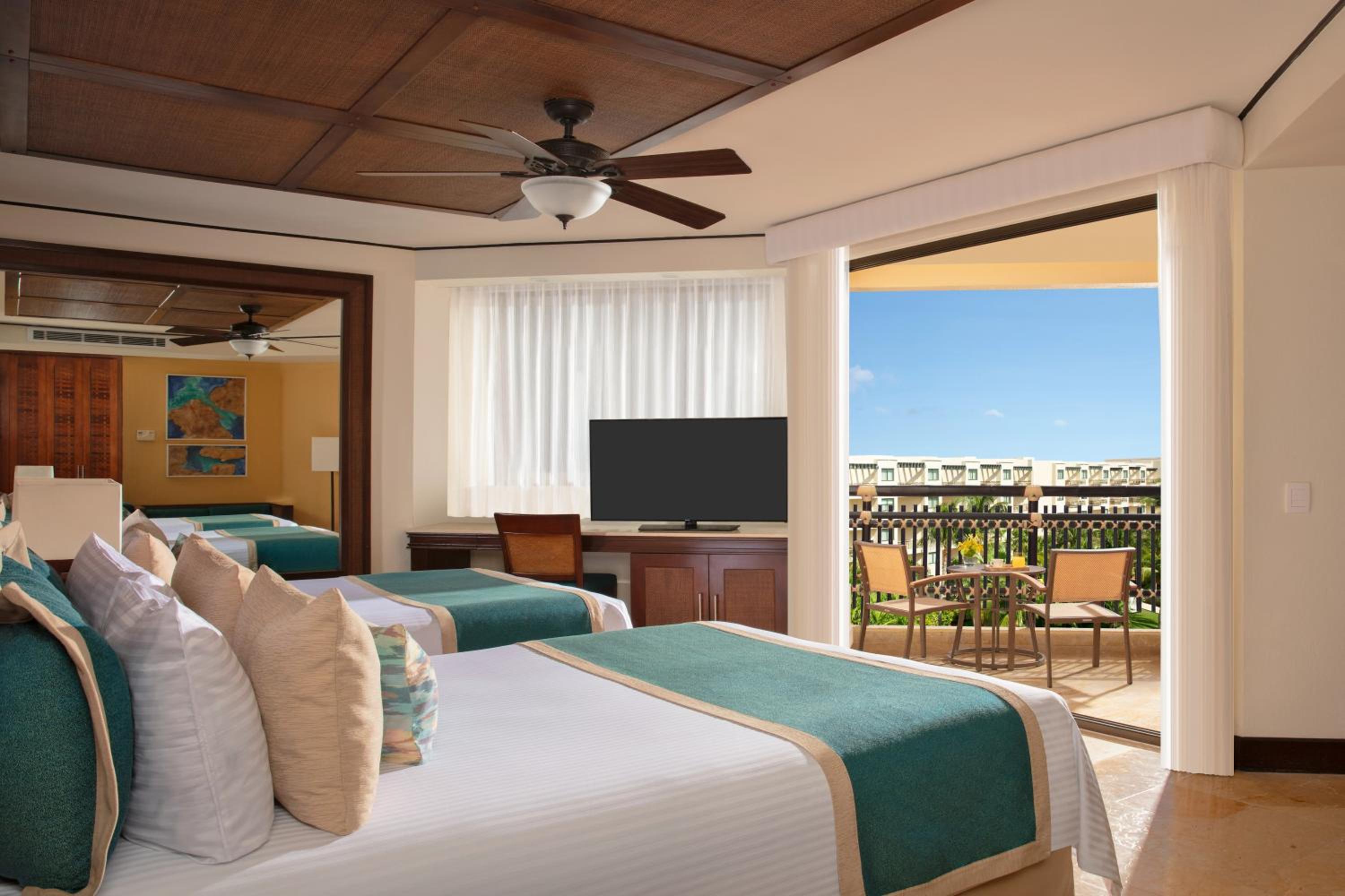 Connecting, Family Suite, Premium, Deluxe, Tropical View، Dreams Riviera Cancun 4/8