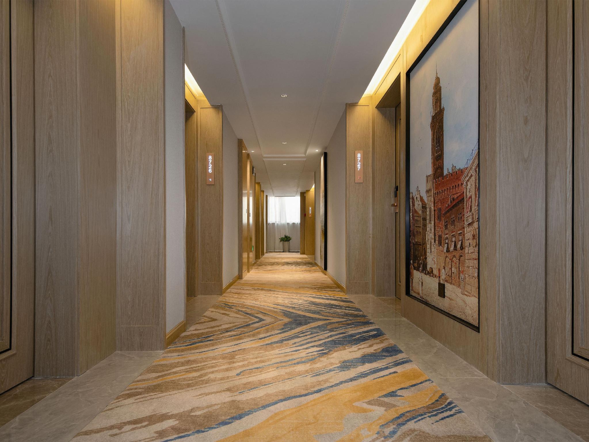 Vienna Hotel (Guangzhou Conghua Taiping Subway Station) 28/30