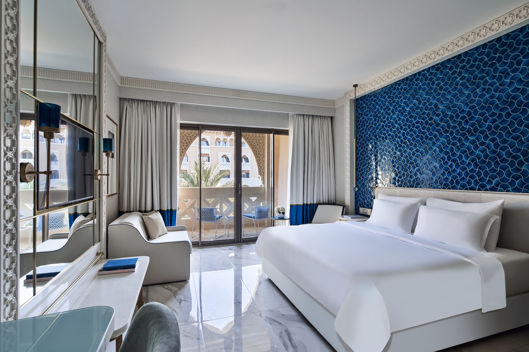 2 BEDROOMS, SUITE