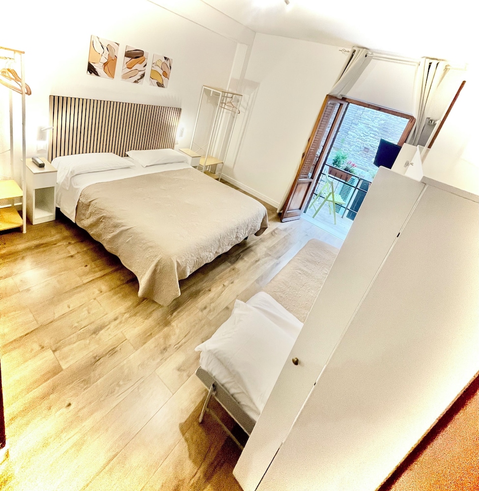 ROOM, TRIPLE