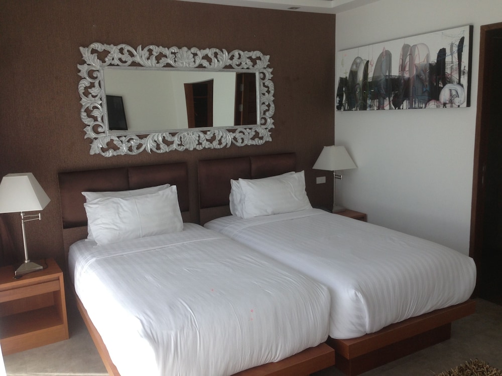 ROOM, TWIN BEDS