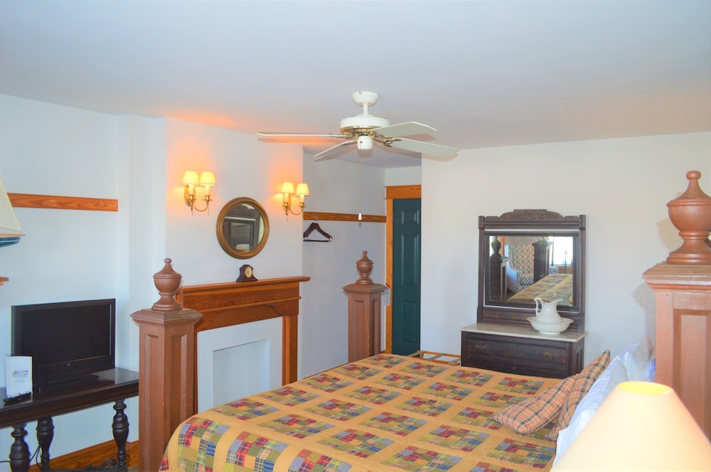 Roanoke Island Inn 6/50