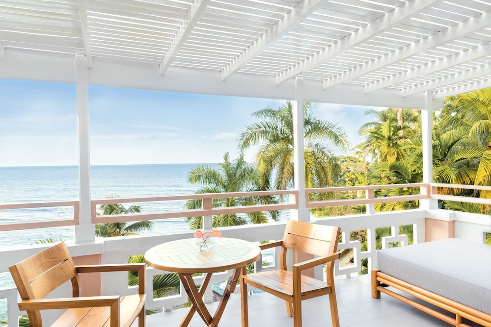 Couples Sans Souci - Adults Only 48/73