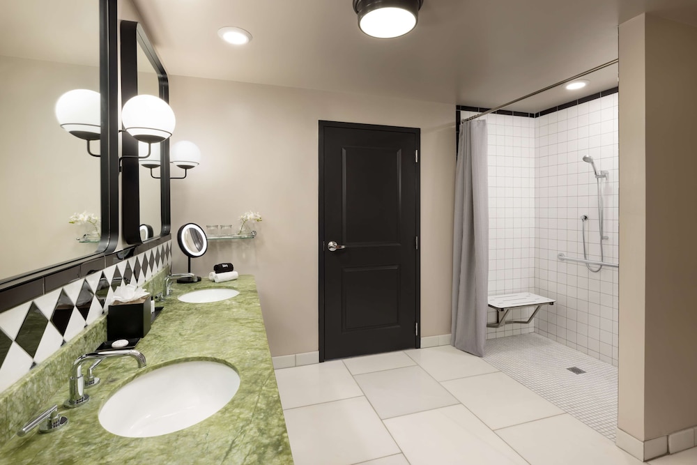 The Candler Hotel Atlanta Curio Collection by Hilton 10/55