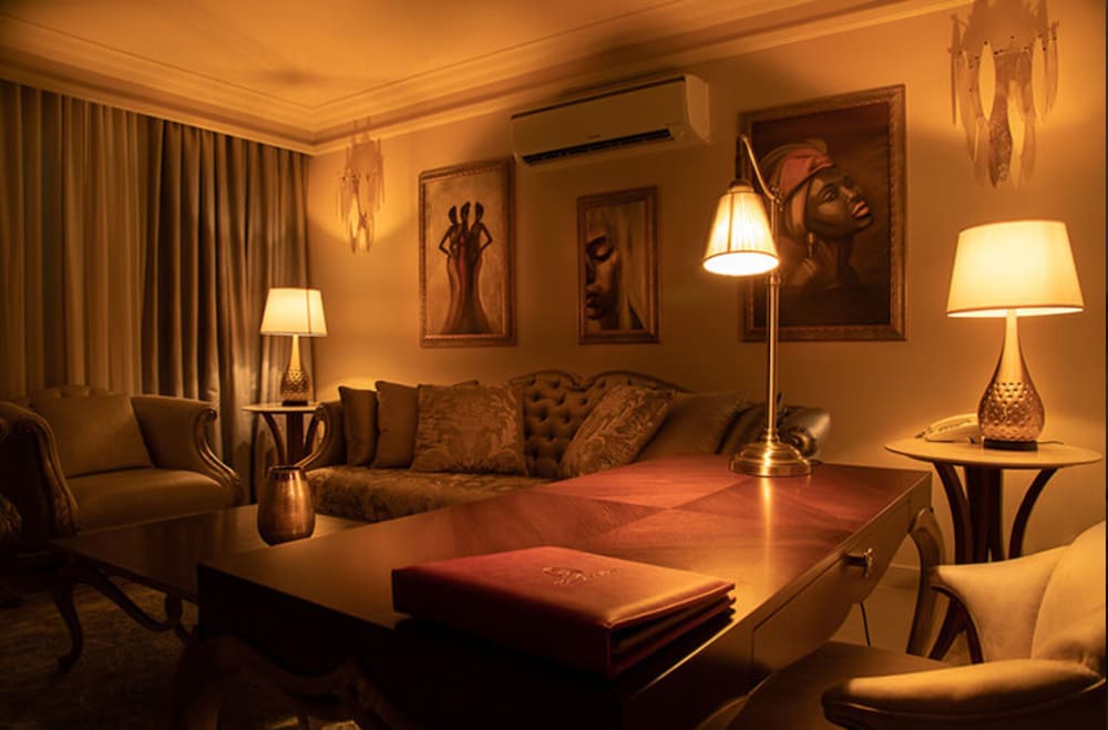 Home Suites Hotel 56/80
