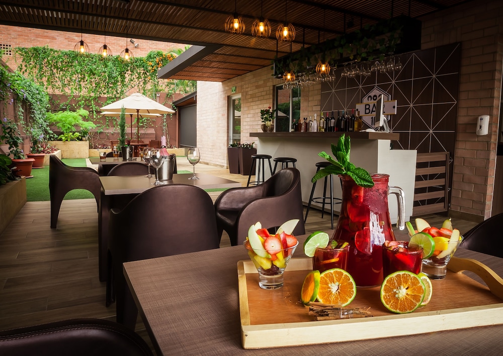 Hotel Lomas 10 38/68