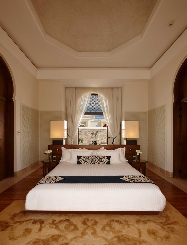 Banyan Tree Tamouda Bay 35/87