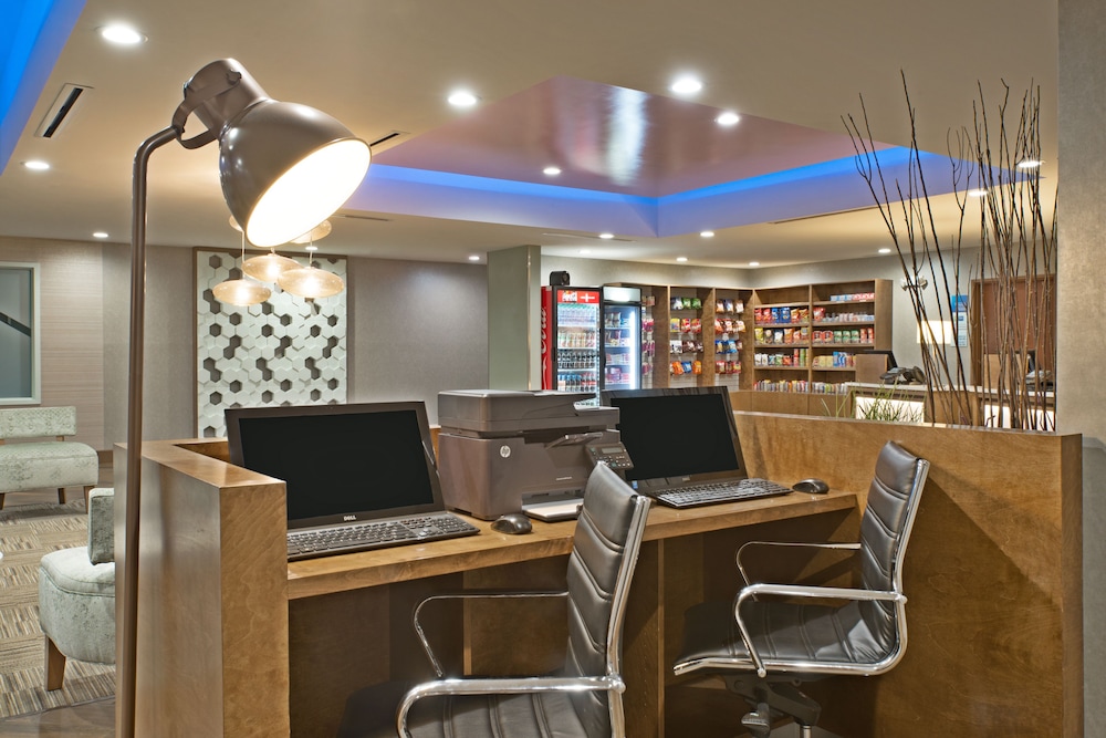Holiday Inn Express & Suites Harrisburg S - New Cumberland 64/72