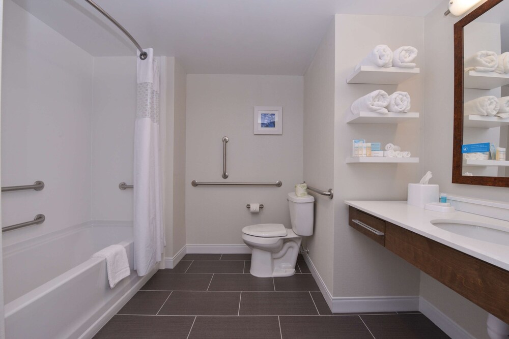 Hampton Inn & Suites Cincinnati-Mason 7/31