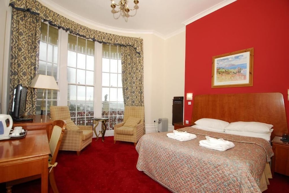 The Beach Hotel 13/48