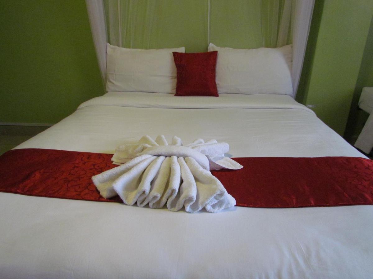 Raygreen Hotel 12/45