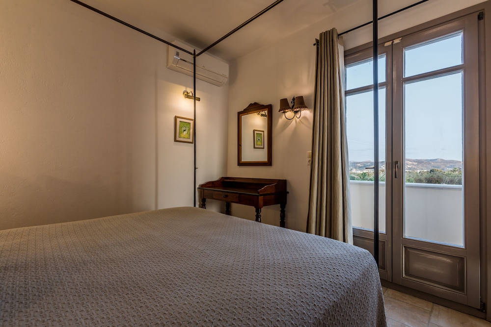 Athina Studios & Suites 12/50