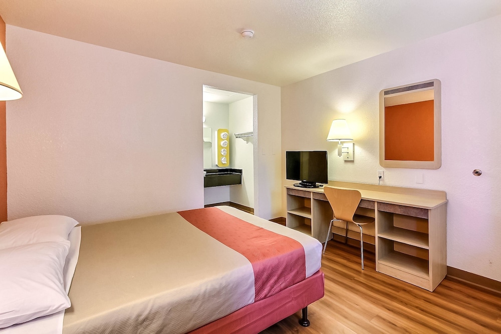 Motel6 Fremont, CA – North 25/58