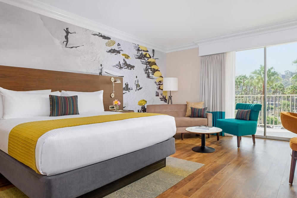 Snazzy, King Bed, Accessible