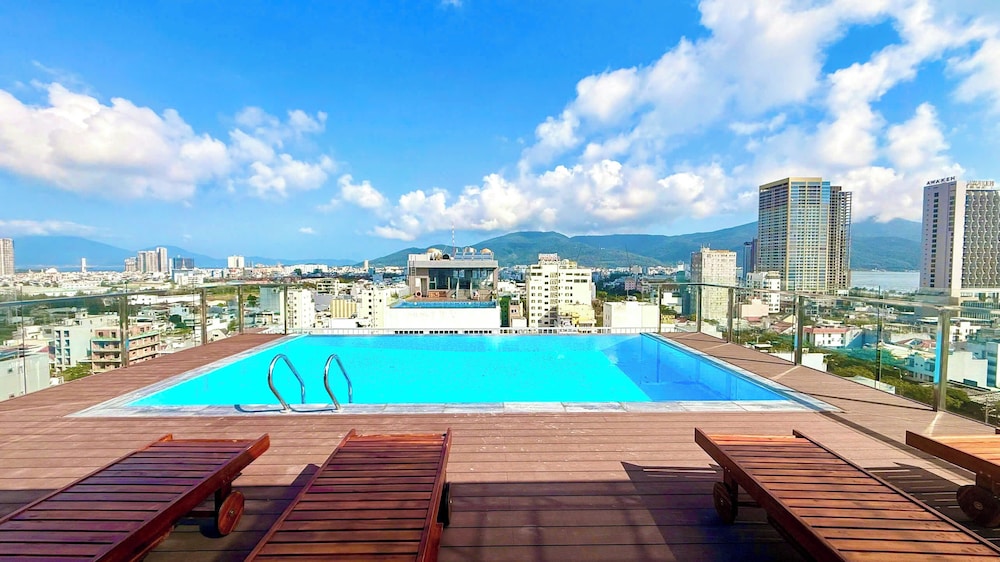 Royal Beach Hotel 62/67