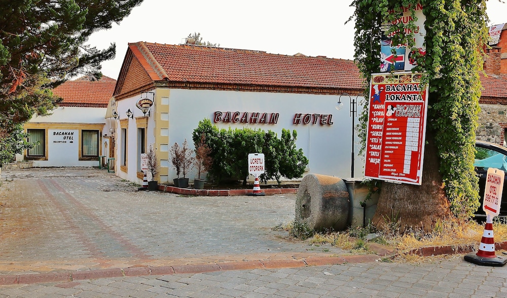 Bacahan Hotel 38/47