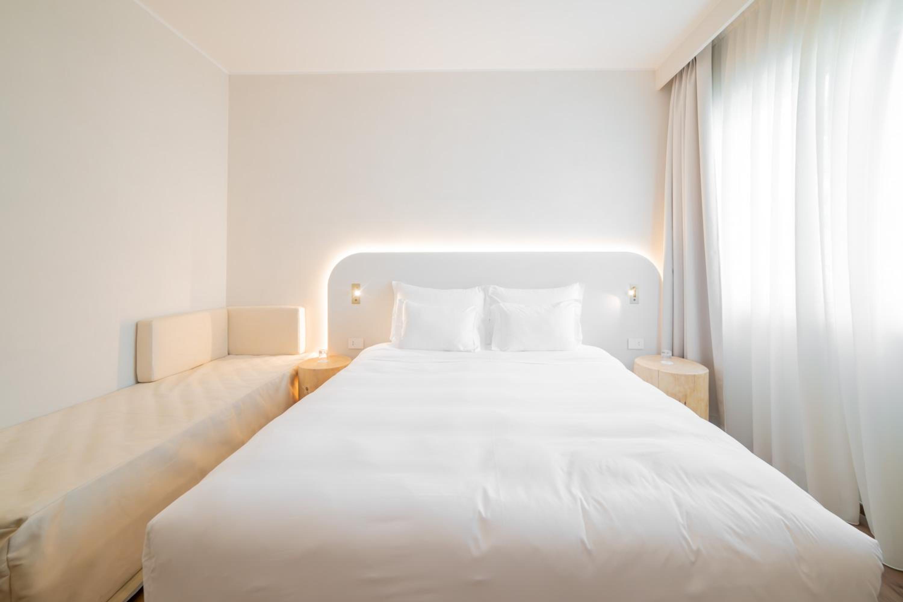 Room, Double or Twin Bed