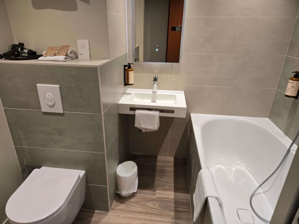 MERCURE RENNES CENTRE GARE 64/67