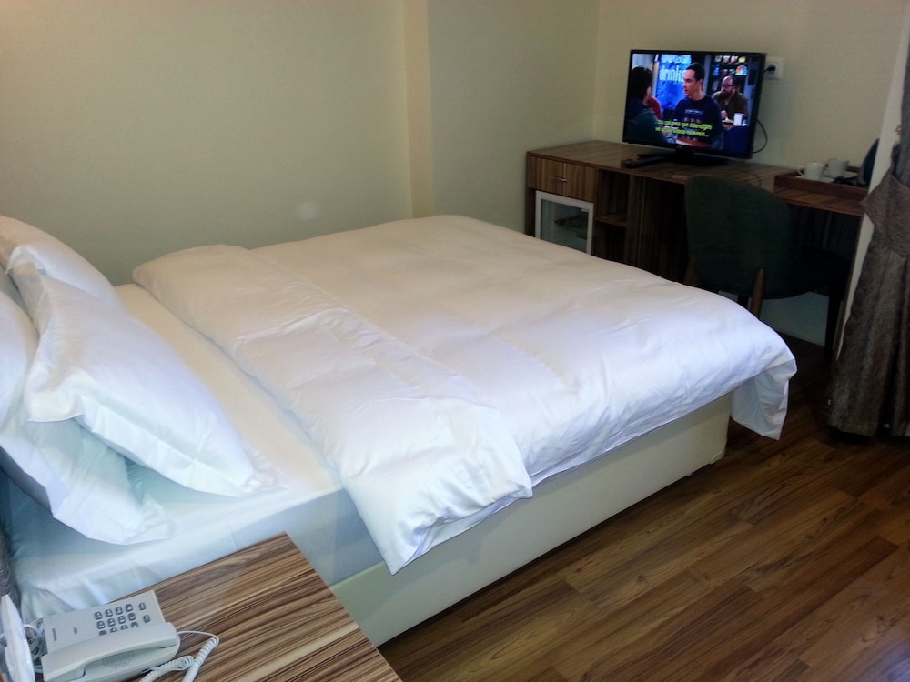 Tehran Boutique Hotel 12/48