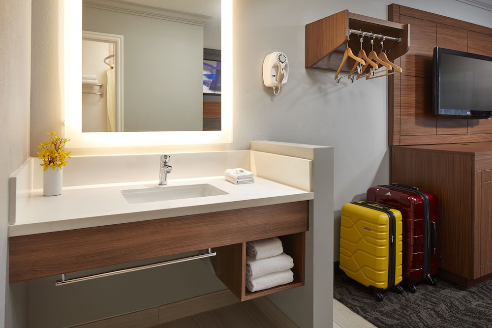 Studio Inn and Suites 12/23