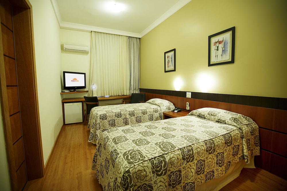 Eston Hotel 10/38