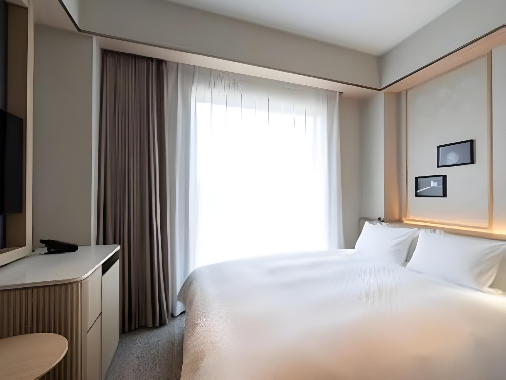 Type B, Comfort, Queen Bed