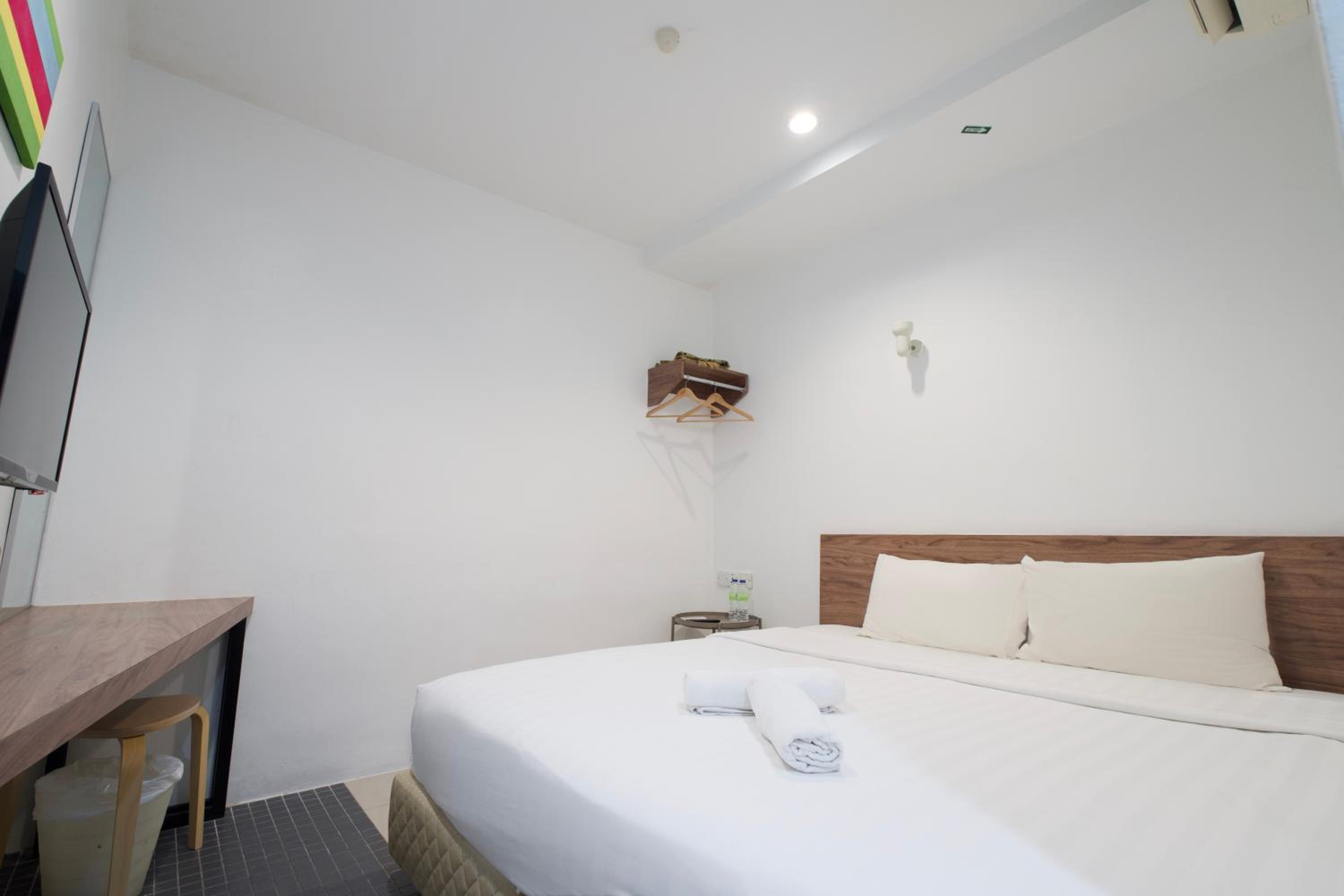 Standard, King Bed, Queen Bed, No Window