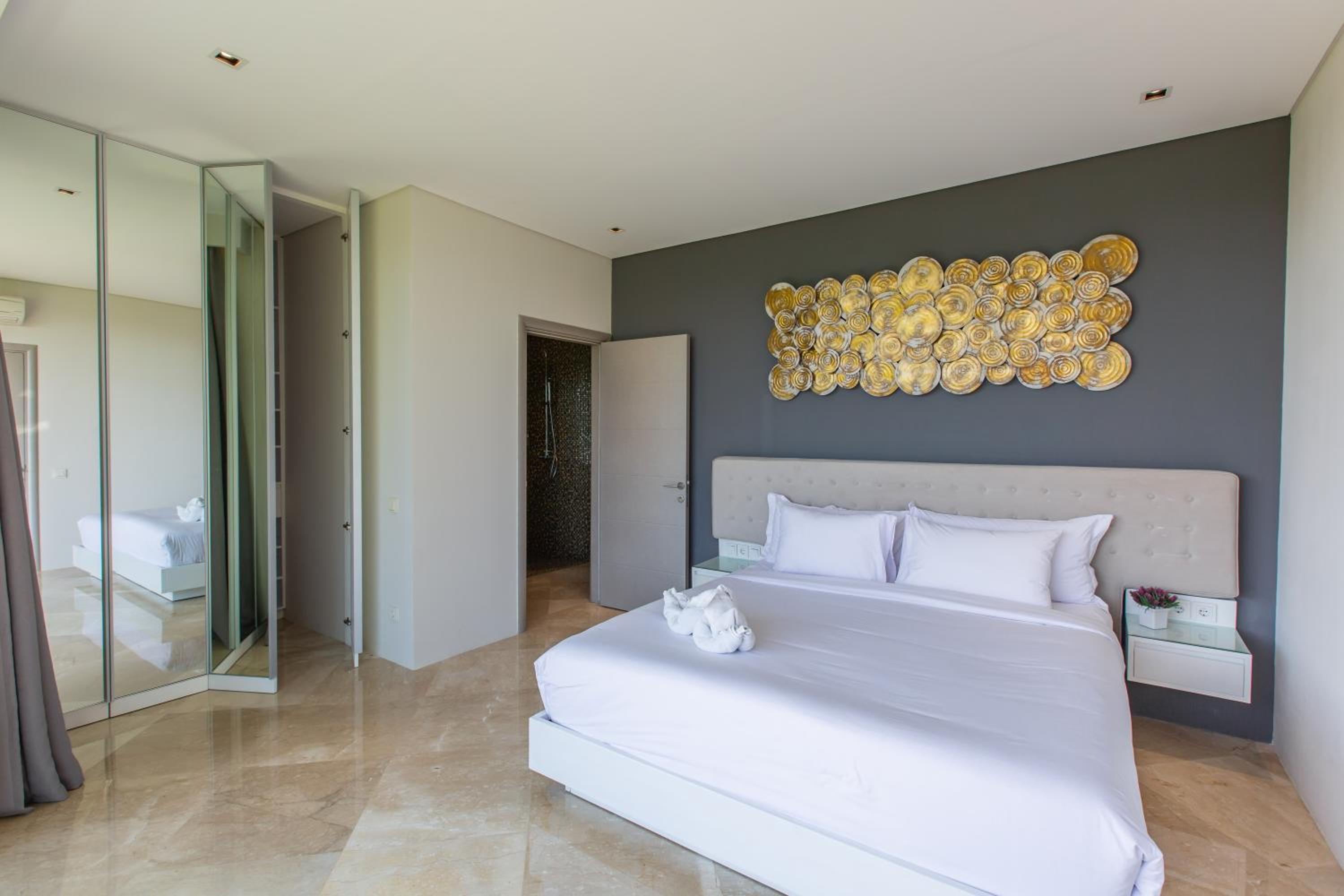 1 Bedroom, Side Ocean View