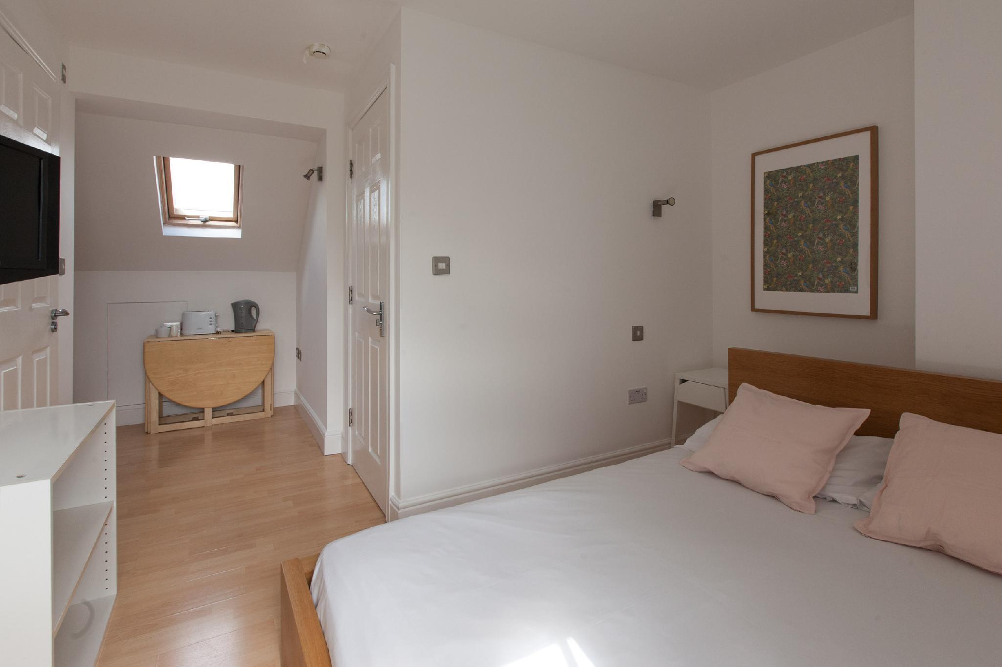 Tooting Rooms & Studio by PrimeCityHosts 5/10