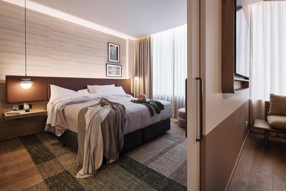 Rydges, Executive, Suite, King Bed