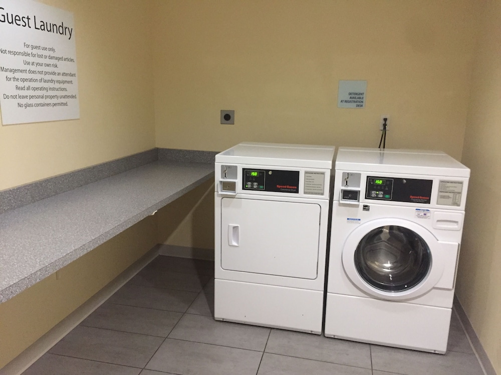 Holiday Inn Express Suites Tahlequah 25/46
