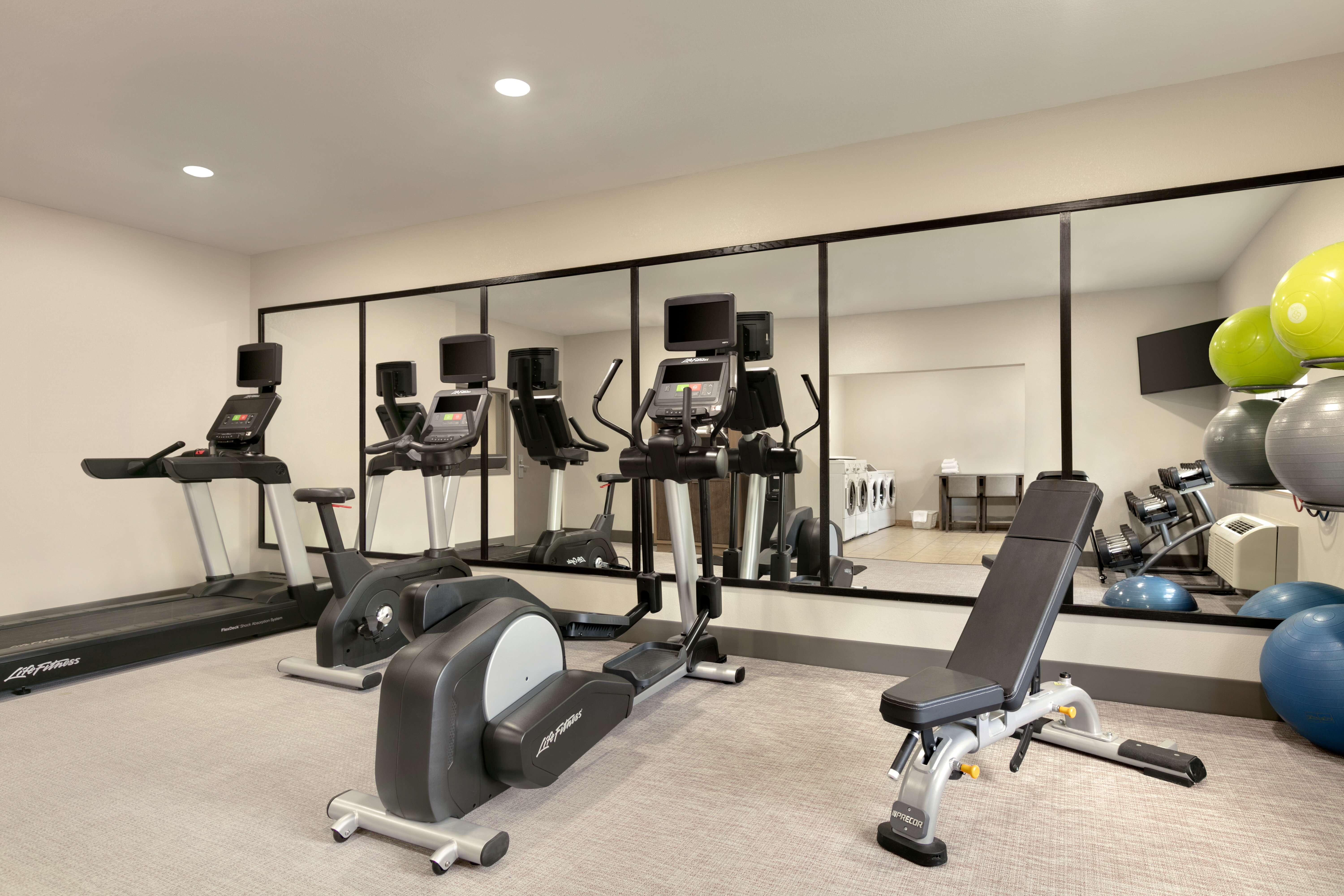 Candlewood Suites Springfield, an IHG Hotel 23/47