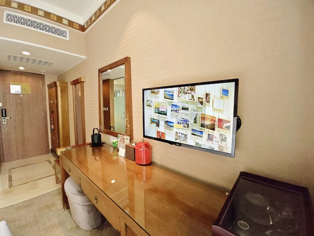 Lobby at Tibet Hotel Chengdu, CHENGDU