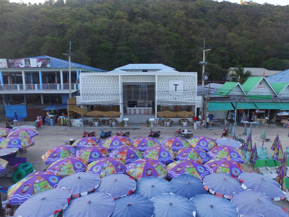 Tawaen Beach Resort 23/31