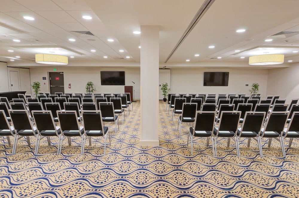 Holiday Inn Gainesville-University Ctr 44/65