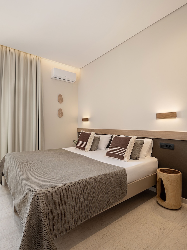 Esperides Beach Hotel Apartments 15/50