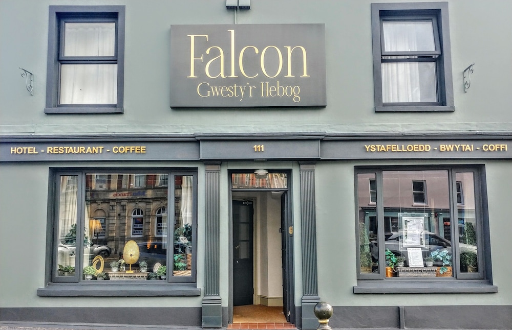 Falcon Hotel 2/30