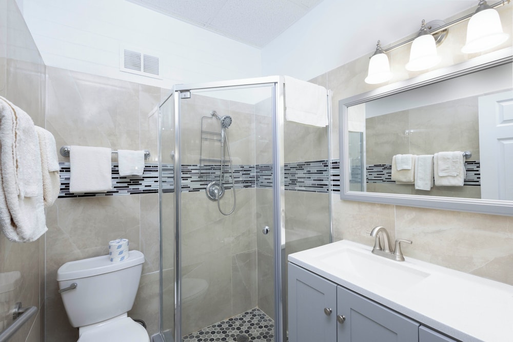 Warm Mineral Springs Motel 42/45