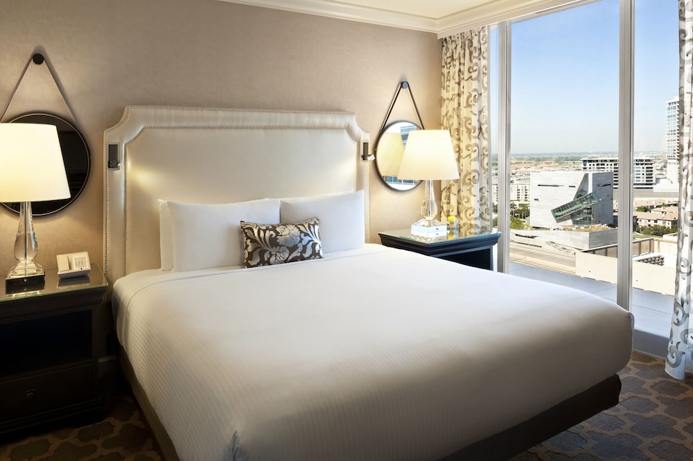 Room, King Bed, City View