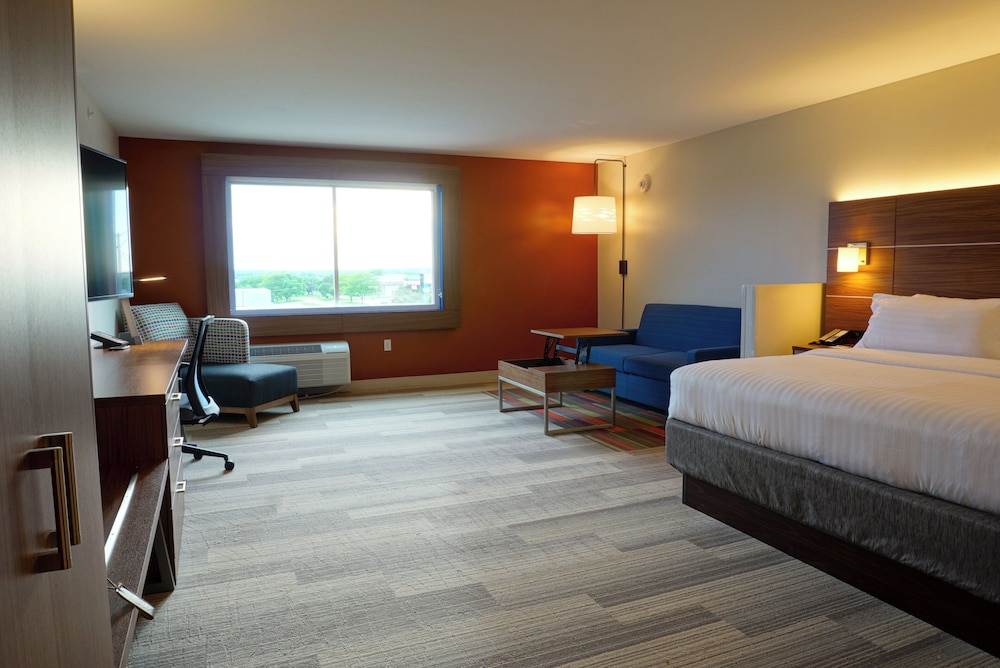Suite, King Bed, Accessible