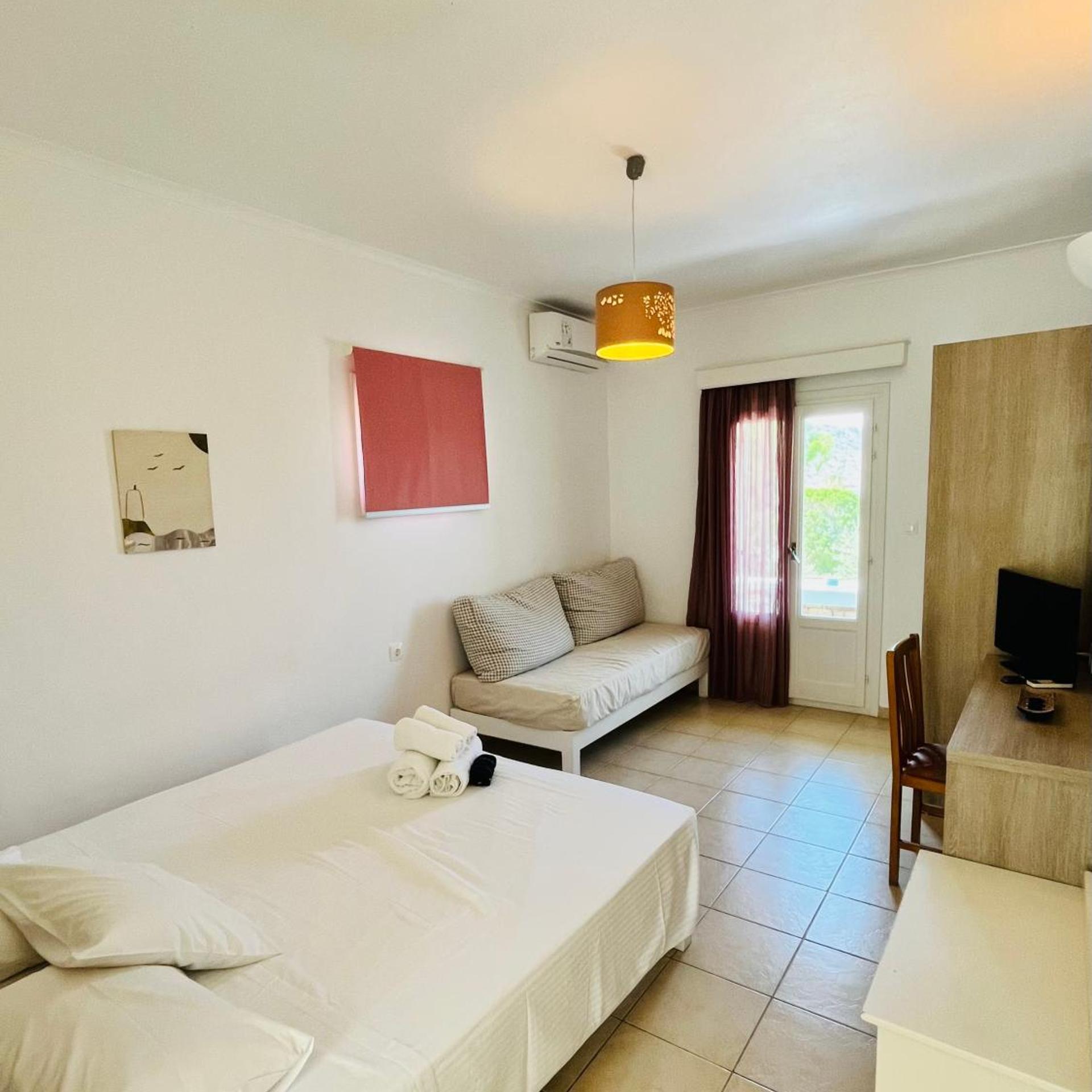 Deluxe, Double Bed