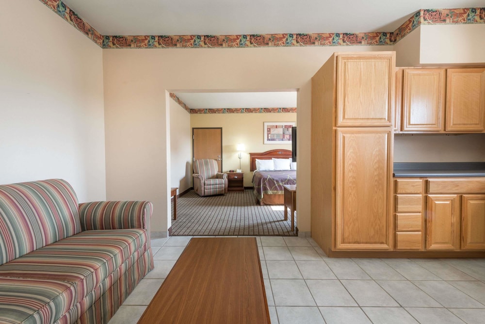 Super 8 by Wyndham Fort Worth Stockyards 20/30