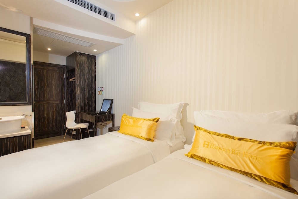 Harbour Bay Hotel 4/32