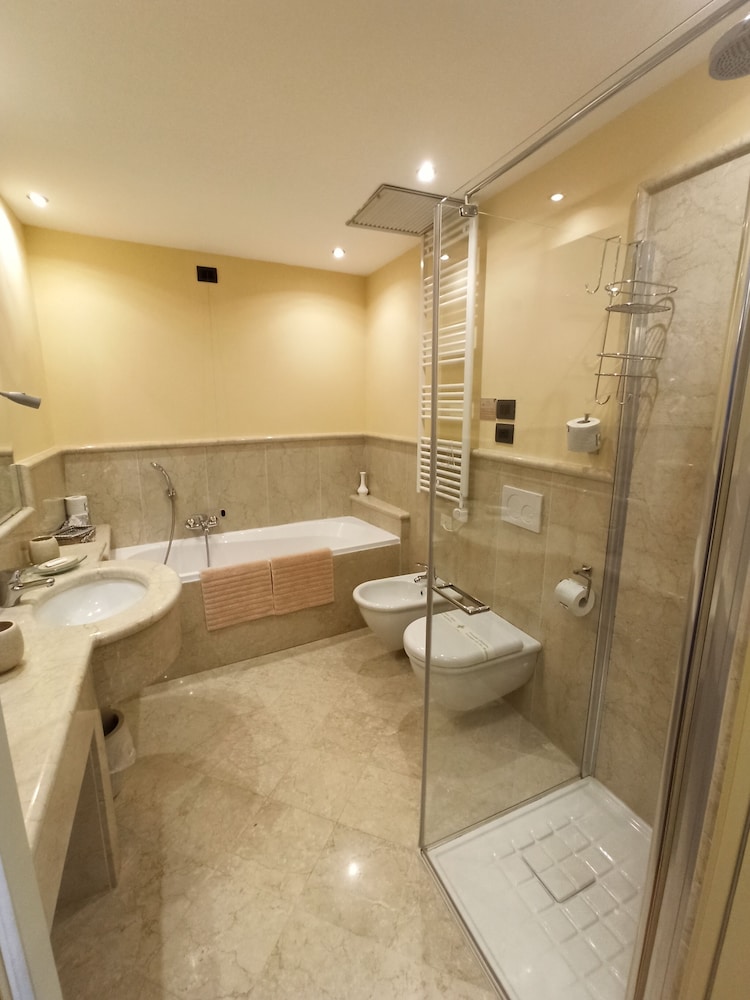 RELAIS DU SILENCE ALBERGO RELAIS I DUE ROCCOLI 50/50