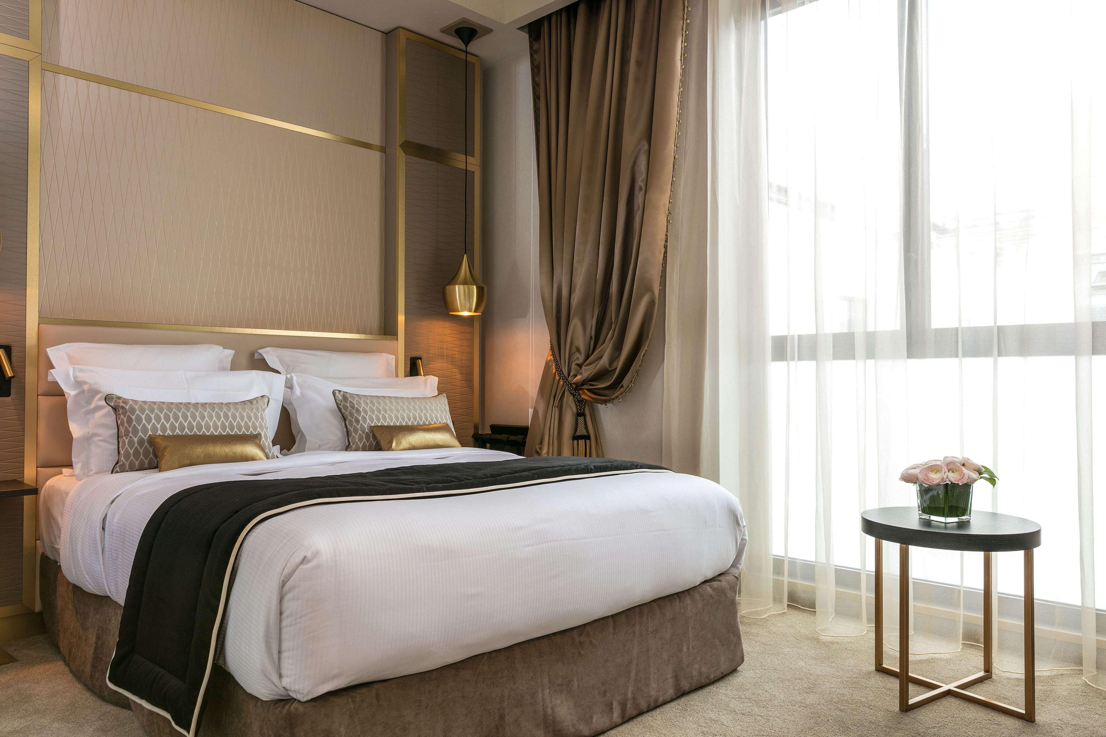ROOM, QUEEN BED, ACCESSIBLE