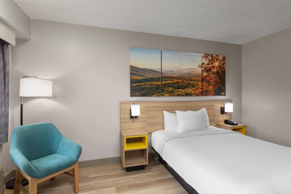 Days Inn by Wyndham Charleston WV 8/33