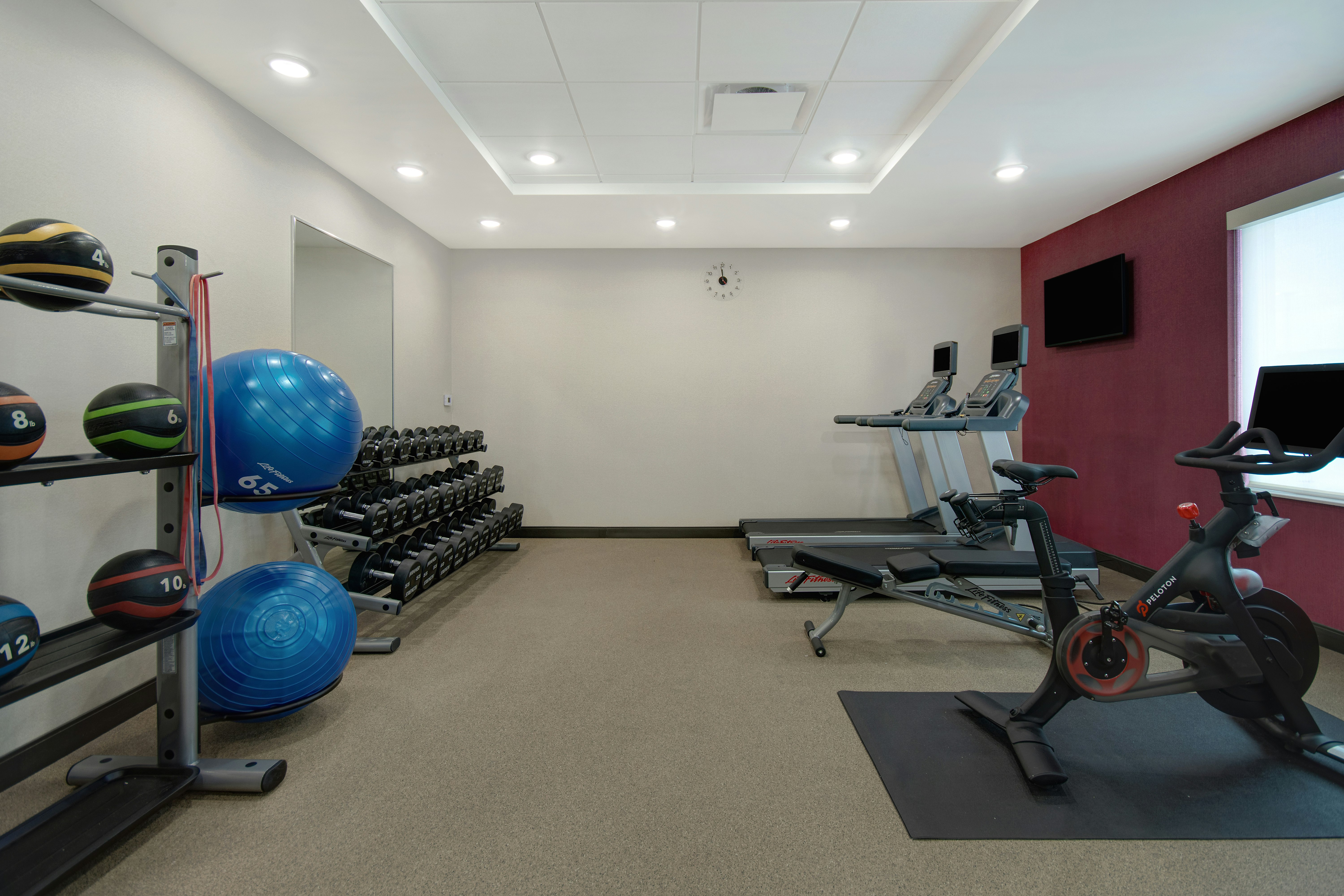 Home2 Suites by Hilton Grand Rapids Airport 7/24
