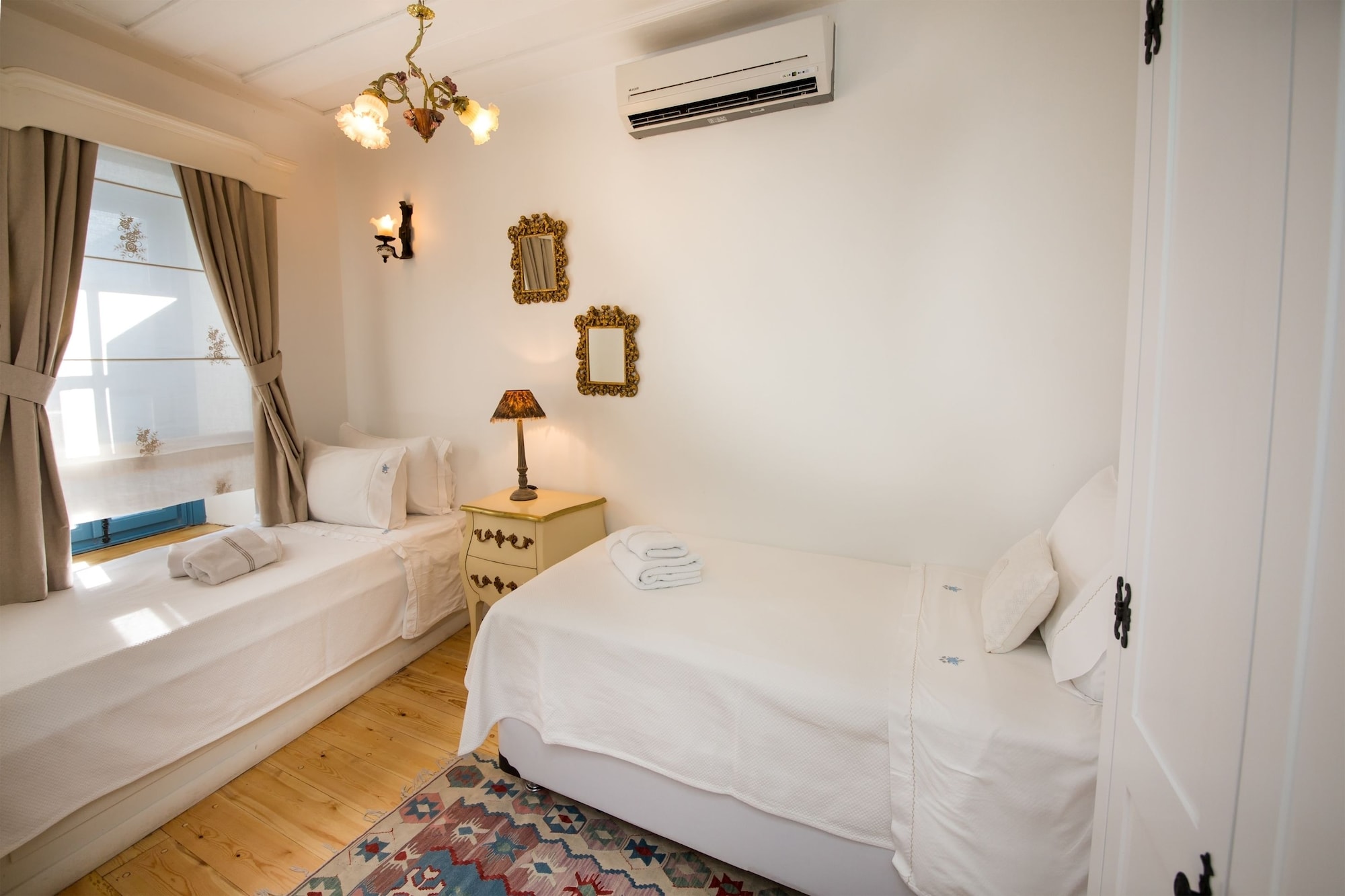 2 BEDROOMS, EXECUTIVE, SUITE, HOT TUB