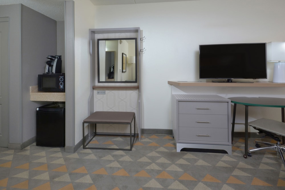 Holiday Inn Raleigh-Durham Airport 22/66